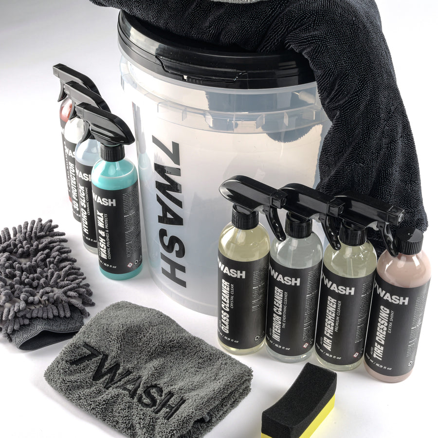 Kit contents: bucket with drying towel, bottles, wash mitt and microfiber cloth