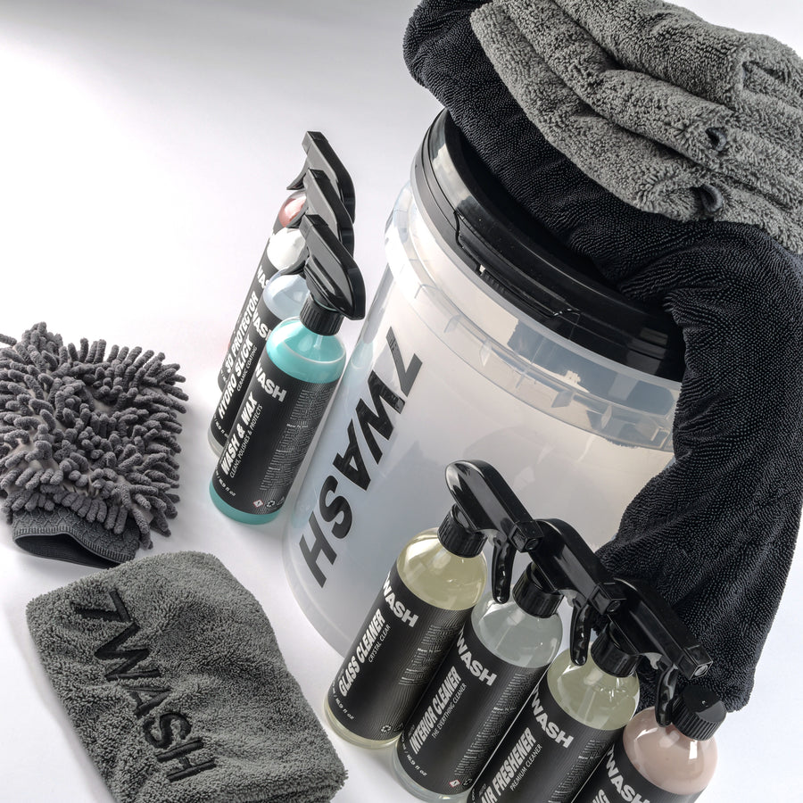 7WASH bucket with wash mitt, microfiber cloth and bottles, side view